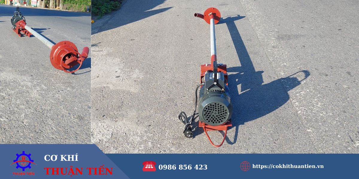 Máy hút bùn chạy bằng điện đang xử lý bùn dưới hồ