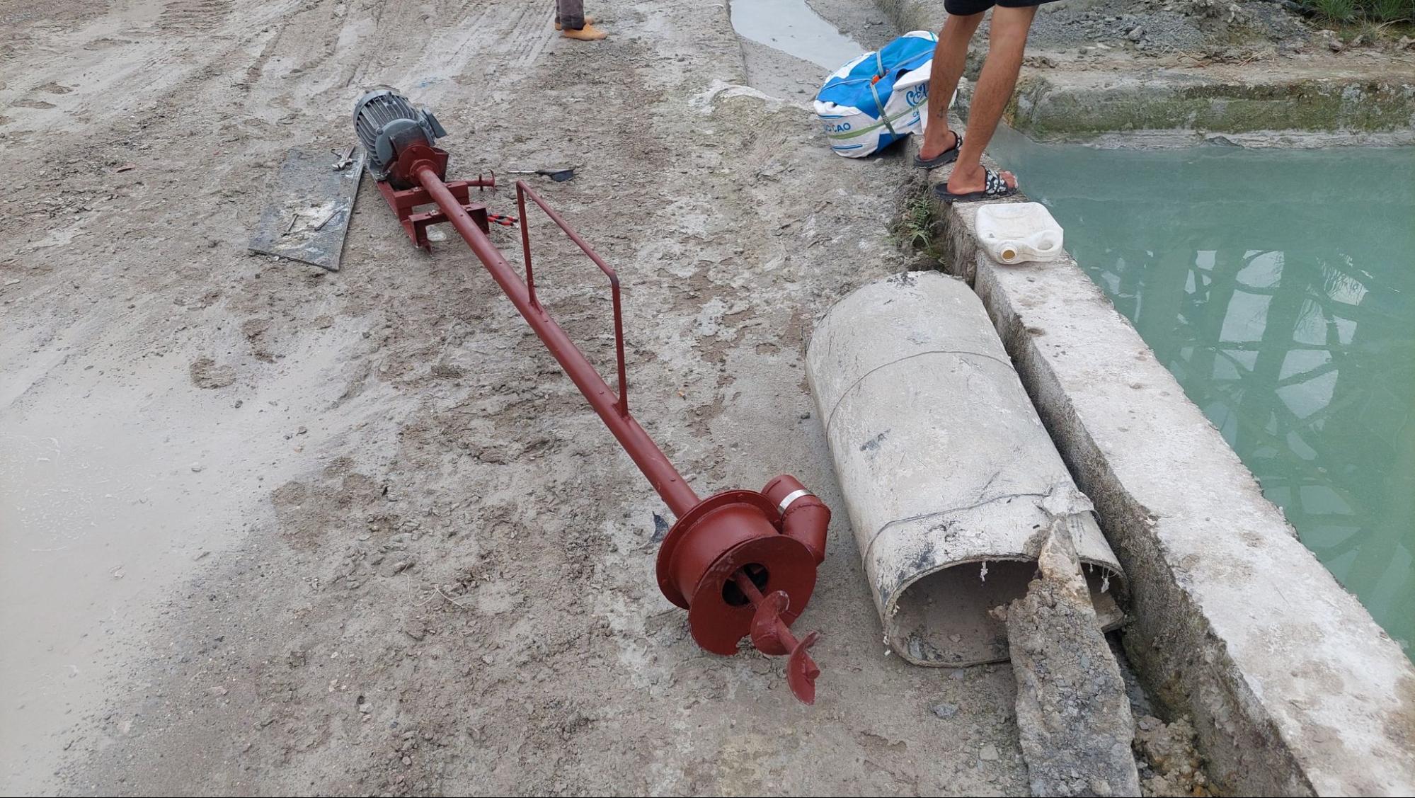 Mục đích chính của máy khuấy bùn là trộn bùn đều nhằm đảm bảo bùn được khuấy đều, giảm tình trạng lắng cặn ở đáy bể.